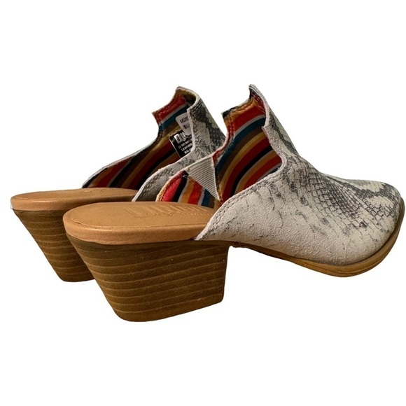 NWT Dingo Knockout Natural Gray Snake Print Suede Leather Slip On Mules Size 9 - Picture 6 of 15